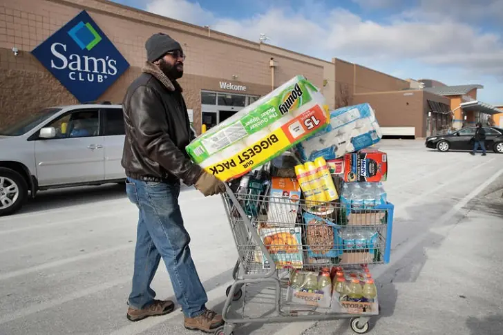 Tips for shopping smarter at Sam's Club.